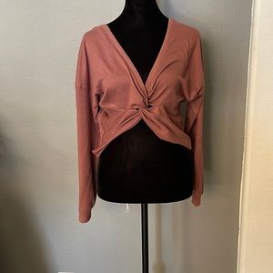 Low cut crop in mauve